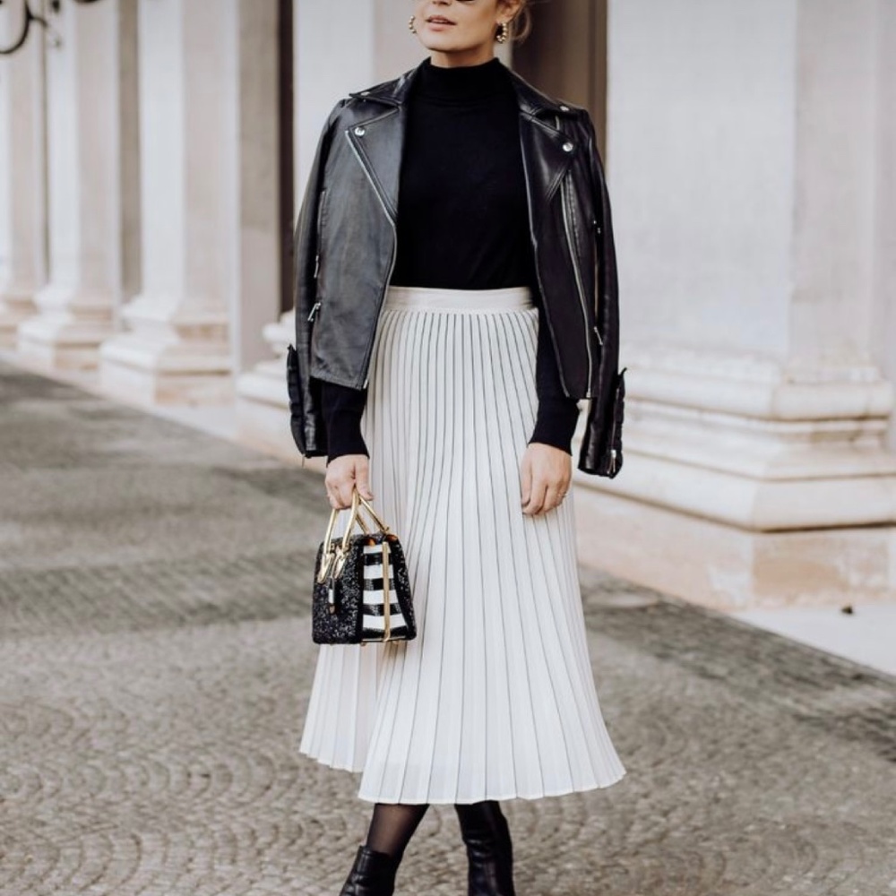 Pleated white skirt